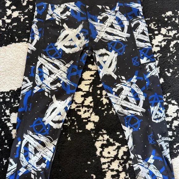 Constantly Varied Gear CVG Reversible Peace/Anarchy Leggings Size M Capri - Picture 2 of 2